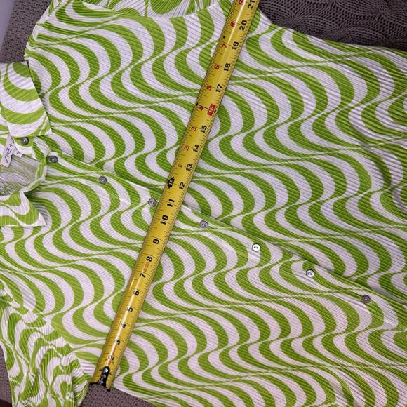 She + Sky Green and White Wave Retro Pattern Shirt - Picture 10 of 13